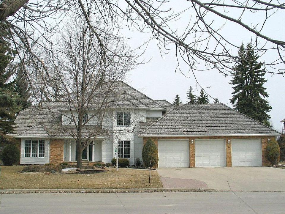 1st image of 334 Woodland Cir