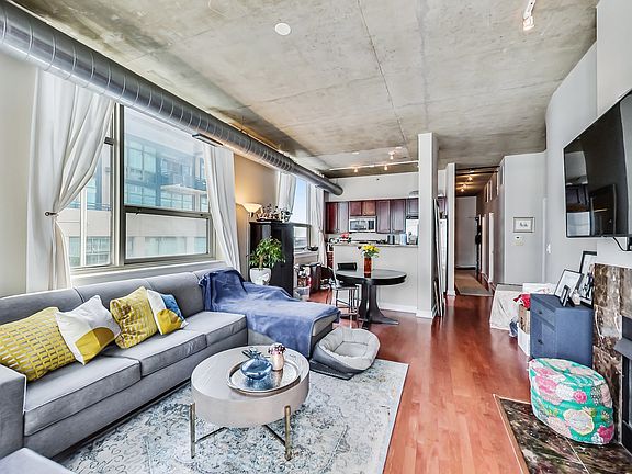 5th image of 1305 S Michigan Ave APT 1408