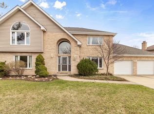 18001 Pheasant Lake Dr, Tinley Park, IL