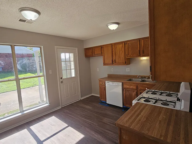 6340 Cornwall Rd — Photo 9