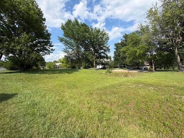 1957 E Lark Street, Springfield, MO 65804