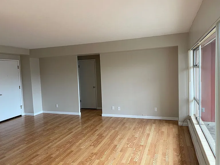 2020 Building — Photo 42