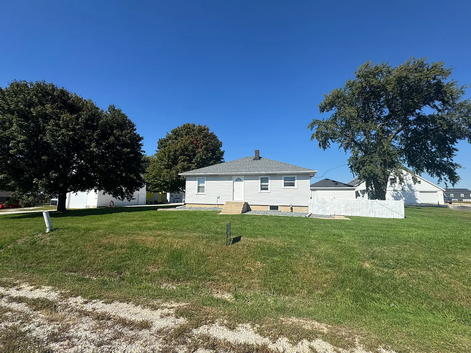 2 bed, 1000 sqft, $2,400 — Photo 1