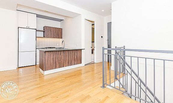 5th image of 1534 Putnam Ave #3C