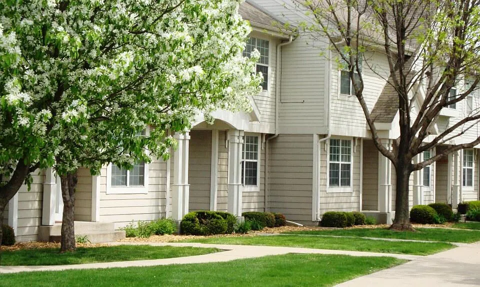 Ashworth Pointe & Foxboro Townhomes