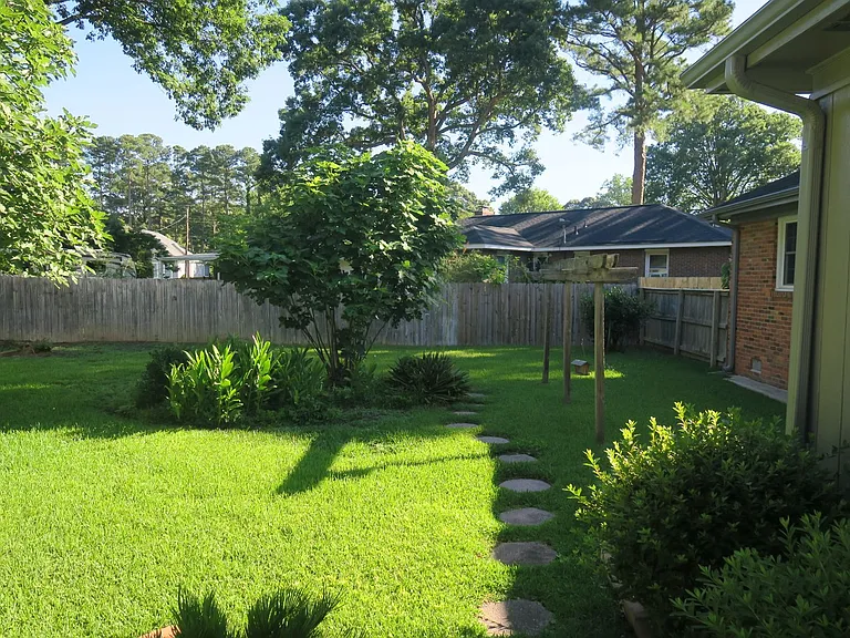 1389 Lakeside Rd — Photo 7