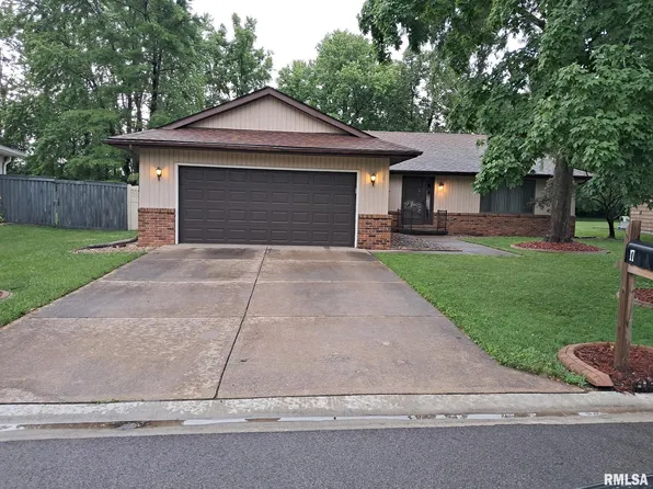 17 Sarah Ave, Springfield, IL 62703