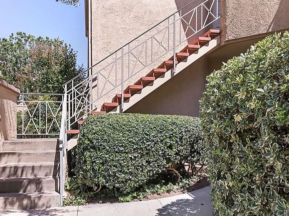 4th image of 23933 Del Monte Dr Unit 28