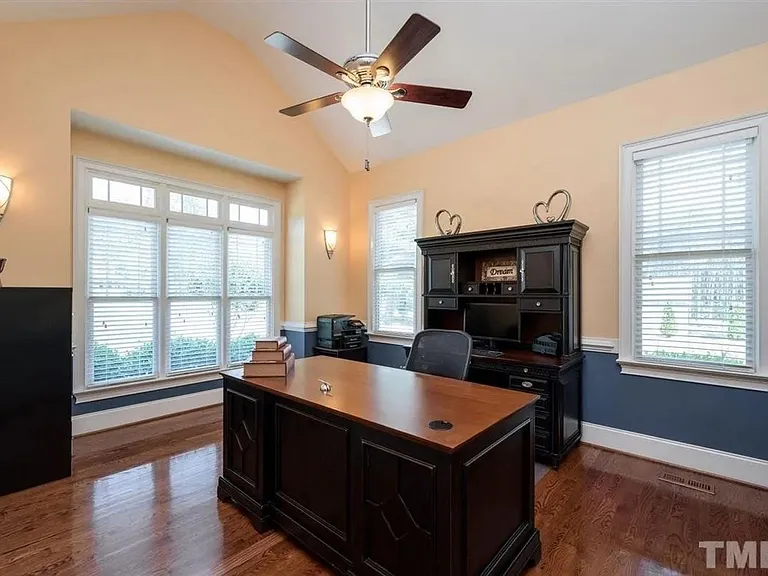 1530 Raven Wood Dr — Photo 3