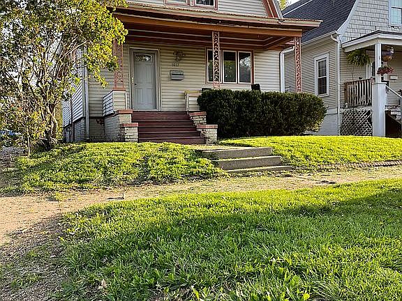 3rd image of 1817 W Ayres Ave