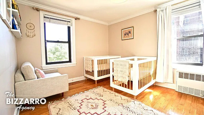 Sold by Bizzarro Agency | media 19