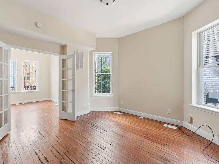 720 Gresham Pl NW — Photo 14