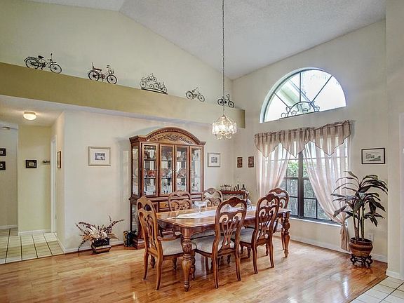 4th image of 3281 Glenridge Ct