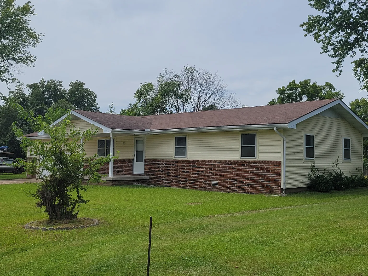 3 bed, 1.5 bath, 1300 sqft, $1,550 — Photo 1