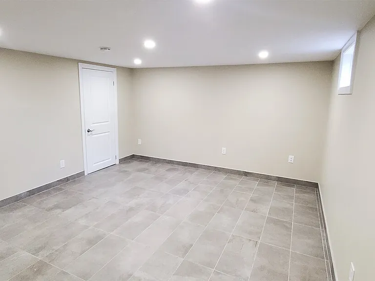 33 Berkley Dr — Photo 26