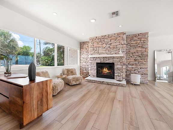 5th image of 1854 Venetian Point Dr