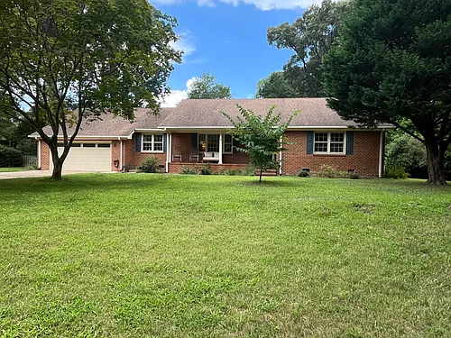 805 Winthrope Dr Photo 1