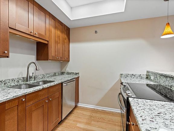 4th image of 680 N Lake Shore Dr APT 313