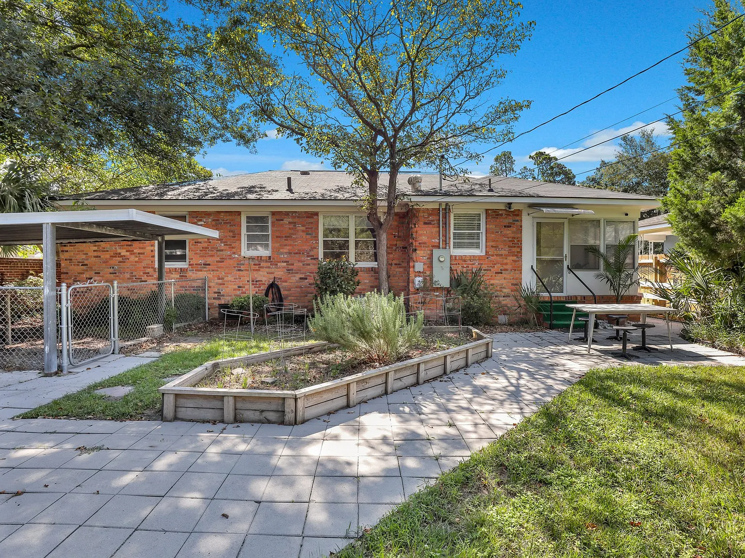 3 bed, 1.5 bath, 1218 sqft, $3,000 — Photo 4