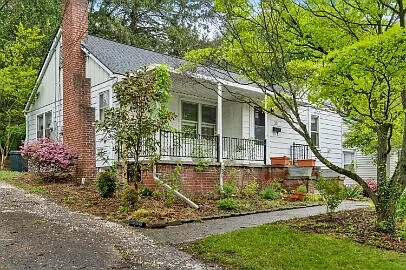 32 Johnston Blvd