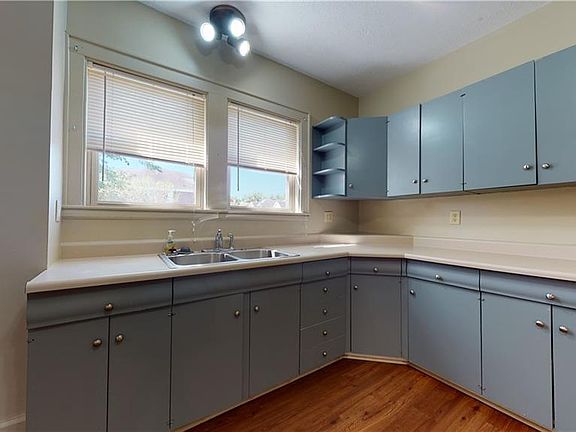 4th image of 1204 George St