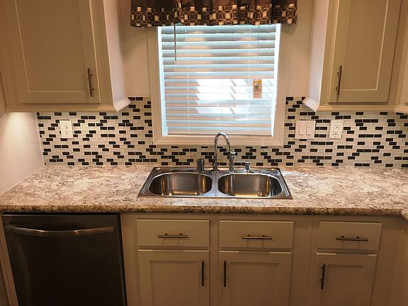 3rd image of 34893 Oak Dr