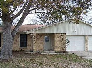 419 N Meinecke St, Bellville, TX 77418