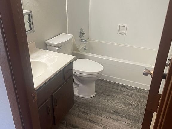 4th image of 411 W 1st St APT 211