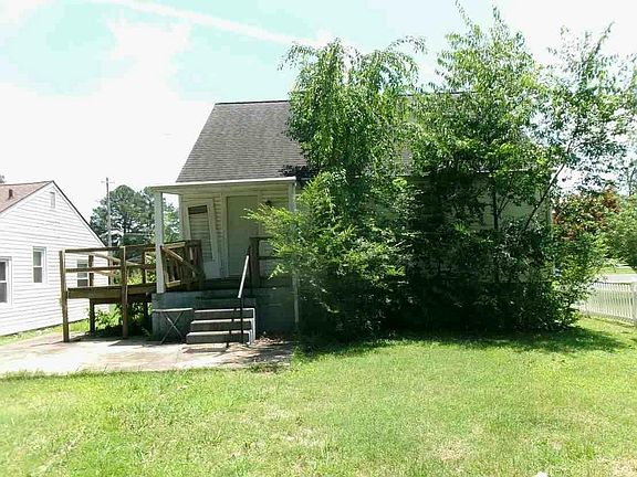 2nd image of 2627 Adams St