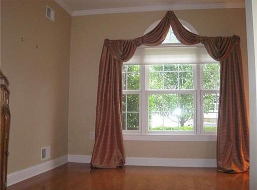 2nd image of 28 Tallman Ln