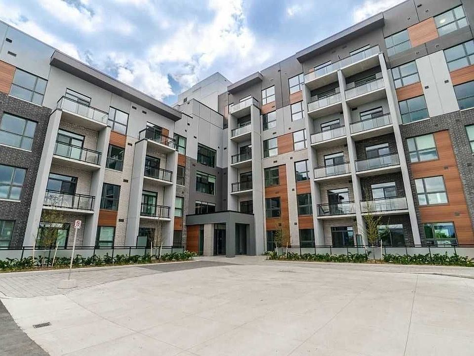 1st image of 95 Dundas St W #313