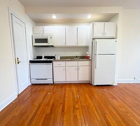 5th image of 521 Isham St APT 1