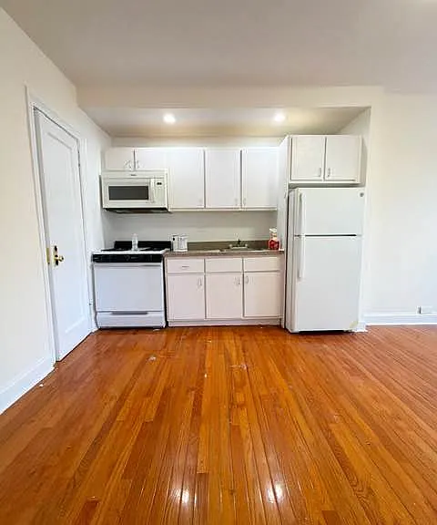 521 Isham St #1 — Photo 5