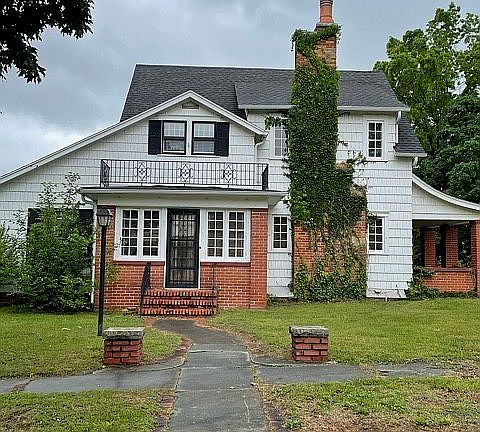 2nd image of 506 E 15th St