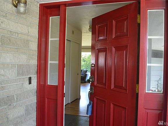 5th image of 11311 Clover Park Dr SW