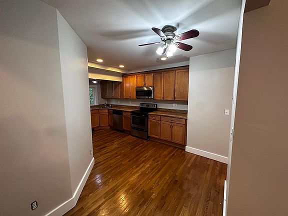 2nd image of 179 Whitwell St #1