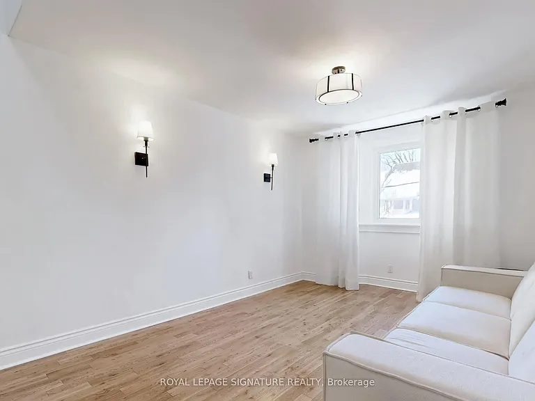 117 Westmount Ave #UPPER — Photo 3