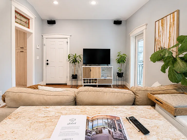 1315 W Henderson St #2 — Photo 15