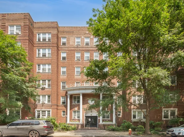 601 East 19th Street 1L image 1 of 11