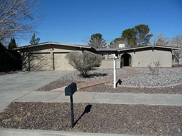 1st image of 817 De Leon Dr
