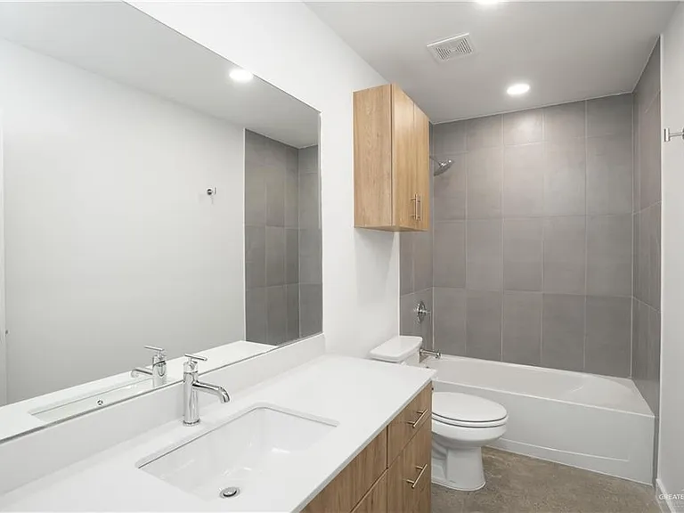 4013 Jenna Ln #D — Photo 11