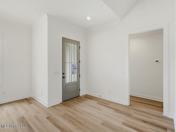 4th image of 407 Old Maple Cv
