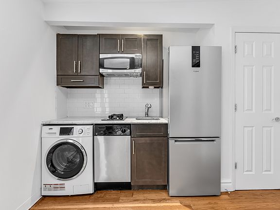 2nd image of 325 E 10th St APT R4c