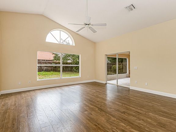 3rd image of 1839 Abbeyridge Dr
