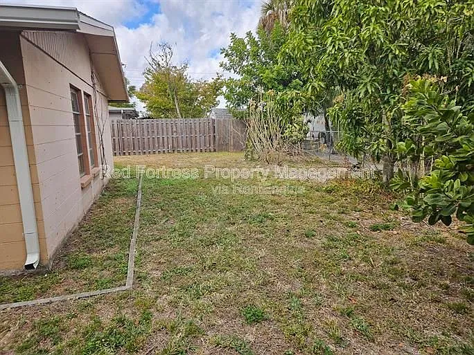 1635 Newport Ct — Photo 2