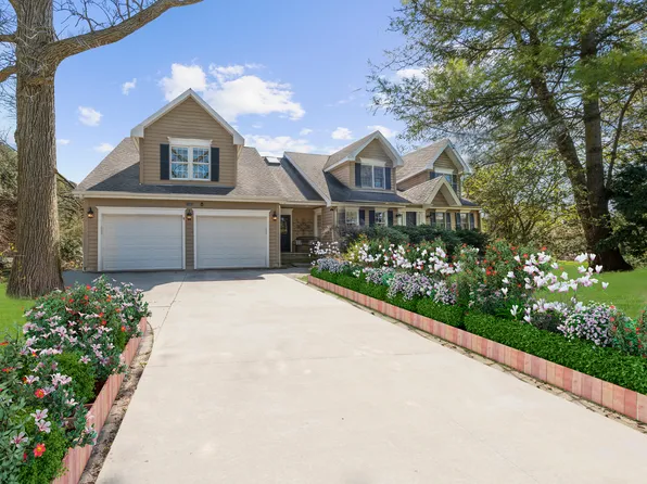 303 Kainer Ave, Barrington, IL 60010