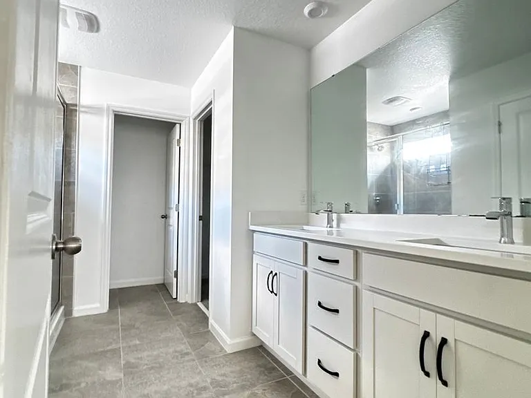 11777 Globe St — Photo 18