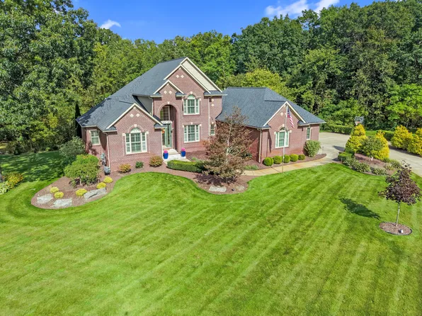 8541 Lone Meadow Ct, Howell, MI 48843