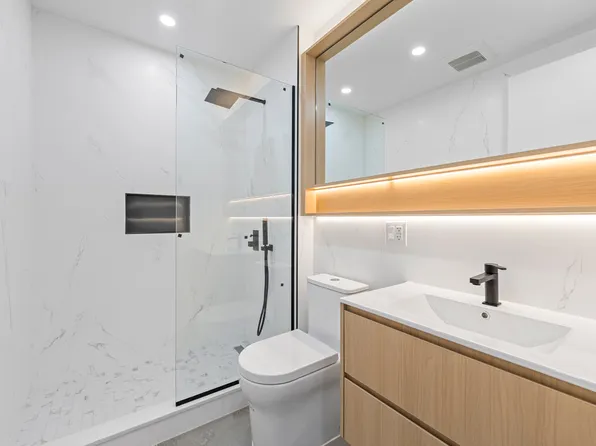 366 Harman Street image 12 of 18