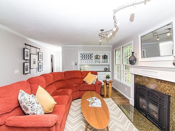 5th image of 4 Rolling Meadow Dr